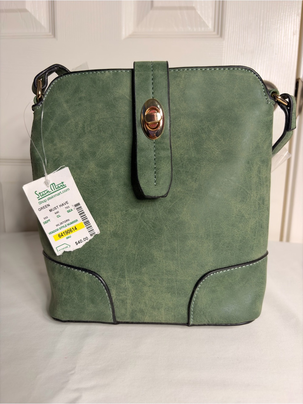 Unknown Brand Green Crossbody Bag with Turn-Lock and Zipper Closure.